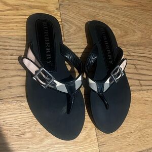 Size 39 Burberry Nova Lancaster Flip Flop